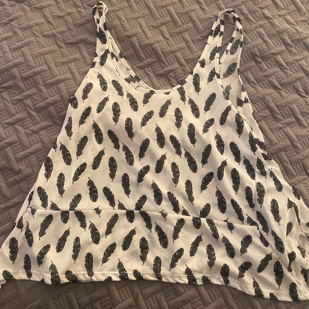 NWOT H&M feather print tank
